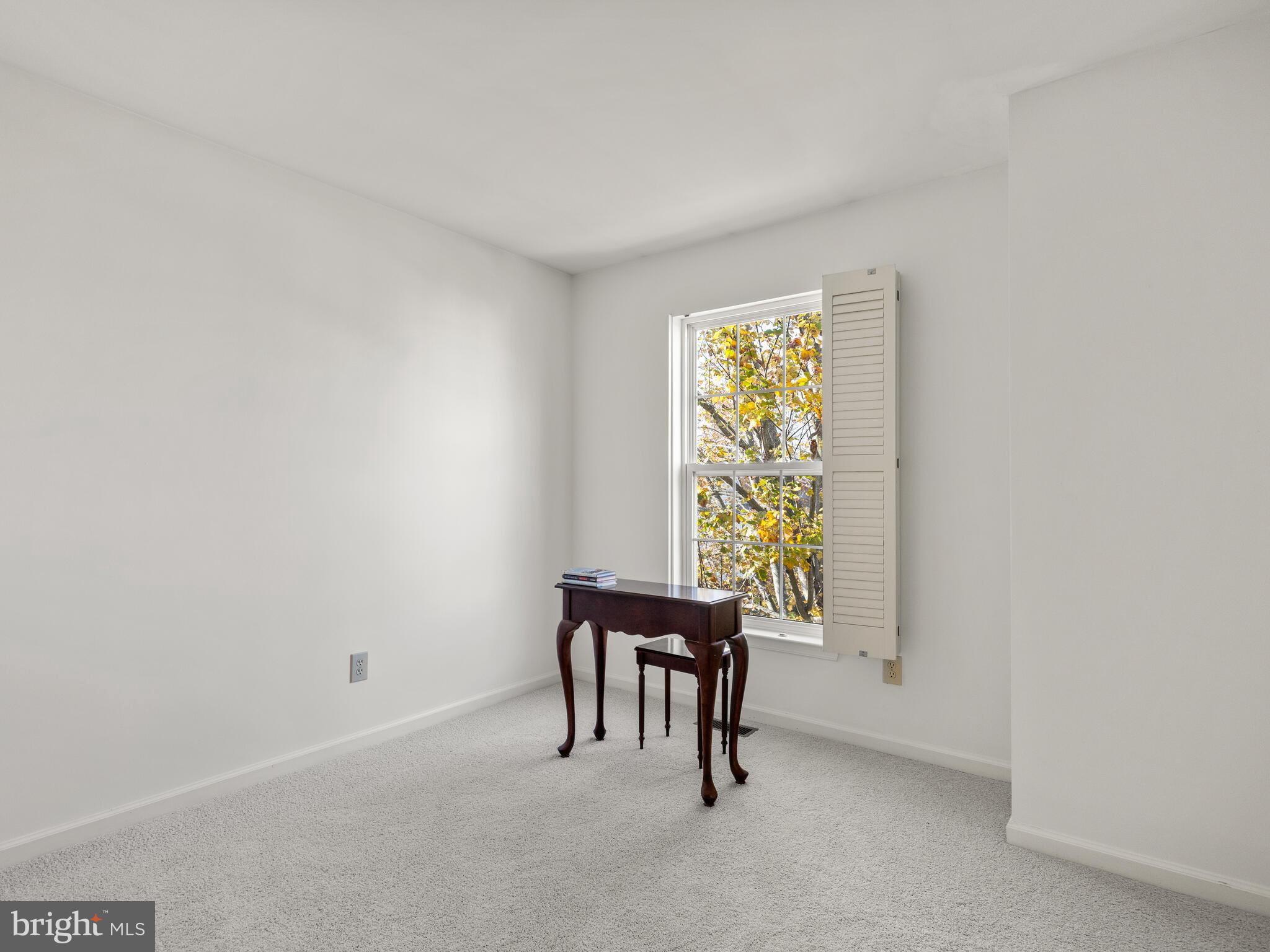 913 Harbour Ridge Lane Downingtown, PA 19335 - Photo 22 of 33 a workspace with a table and a chair