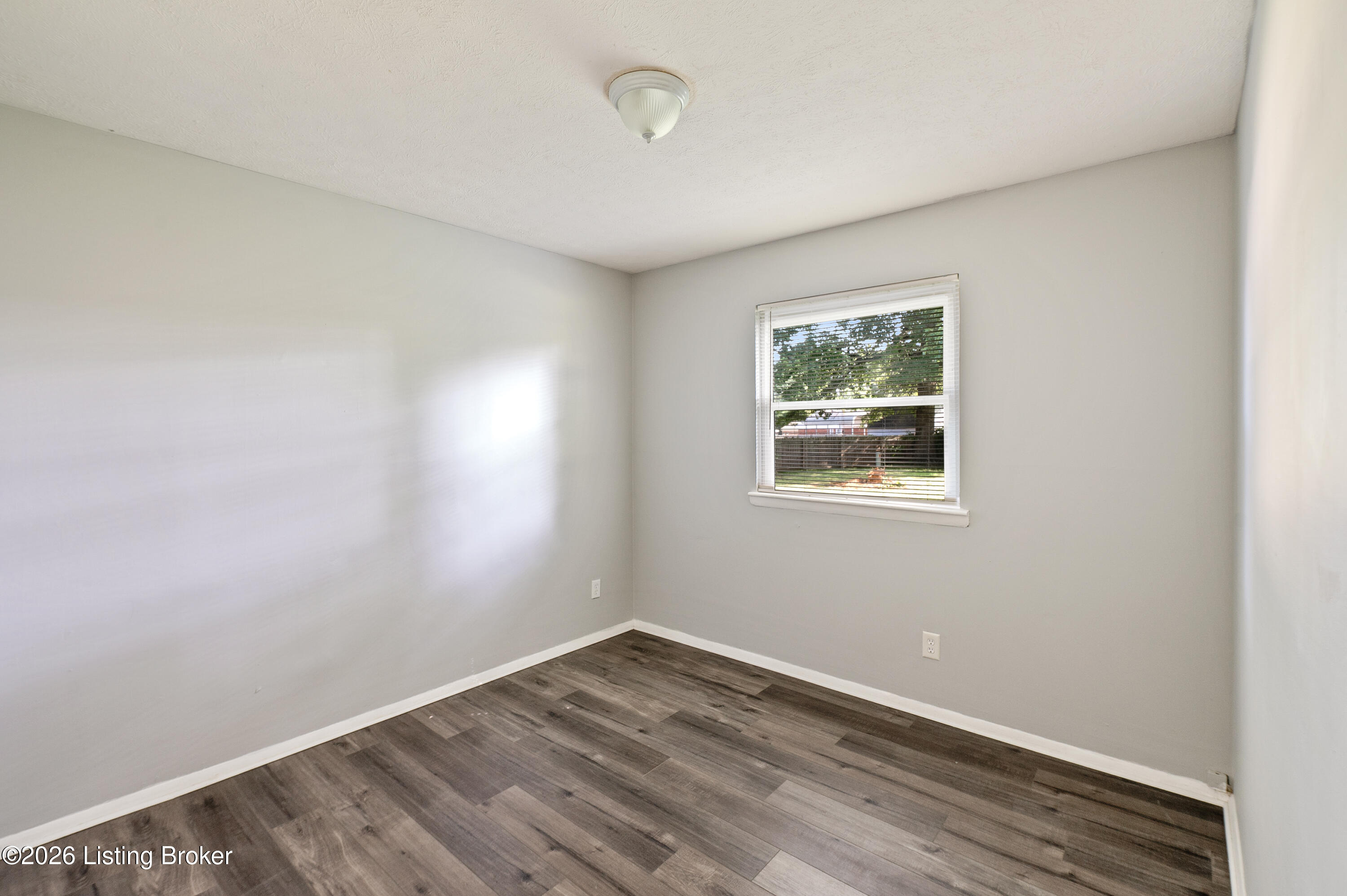 146 Red Bird Road Louisville, KY 40229 - Photo 27 of 38 146RedBirdRd-27
