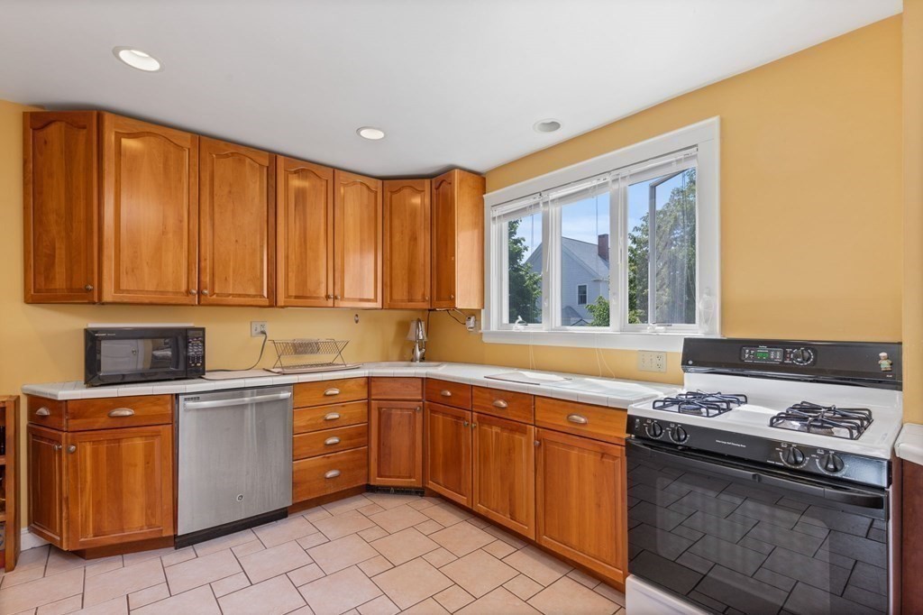 6 Q Street Hull, MA 02045 - Photo 7 of 28 Gallery Image 7