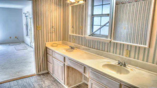 $550,000 | 196 Canal Cir Drive, Rio Frio, TX 78879