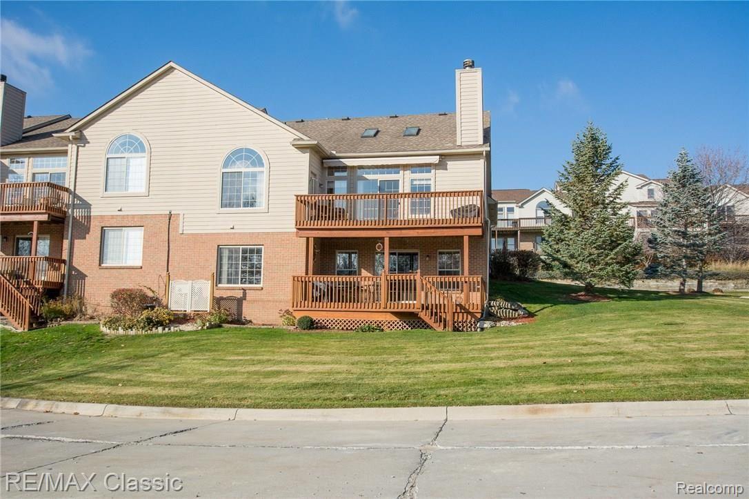 854 Ridgeside Drive, Unit 3 Milford, MI 48381 - Photo 40 of 42 DSC_1922.jpg