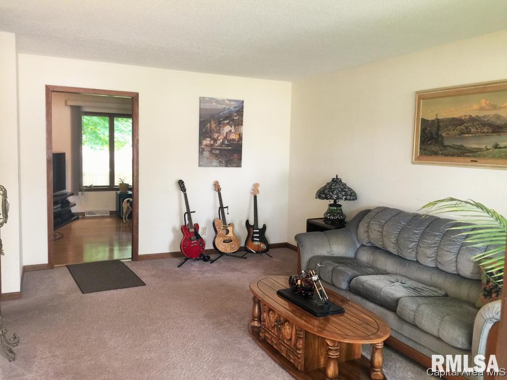 23 Galahad Drive Rochester, IL 62563 - Photo 3 of 29 Gallery Image 3
