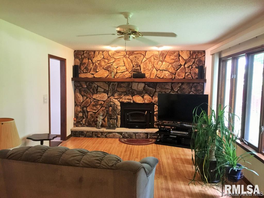 23 Galahad Drive Rochester, IL 62563 - Photo 4 of 29 Gallery Image 4