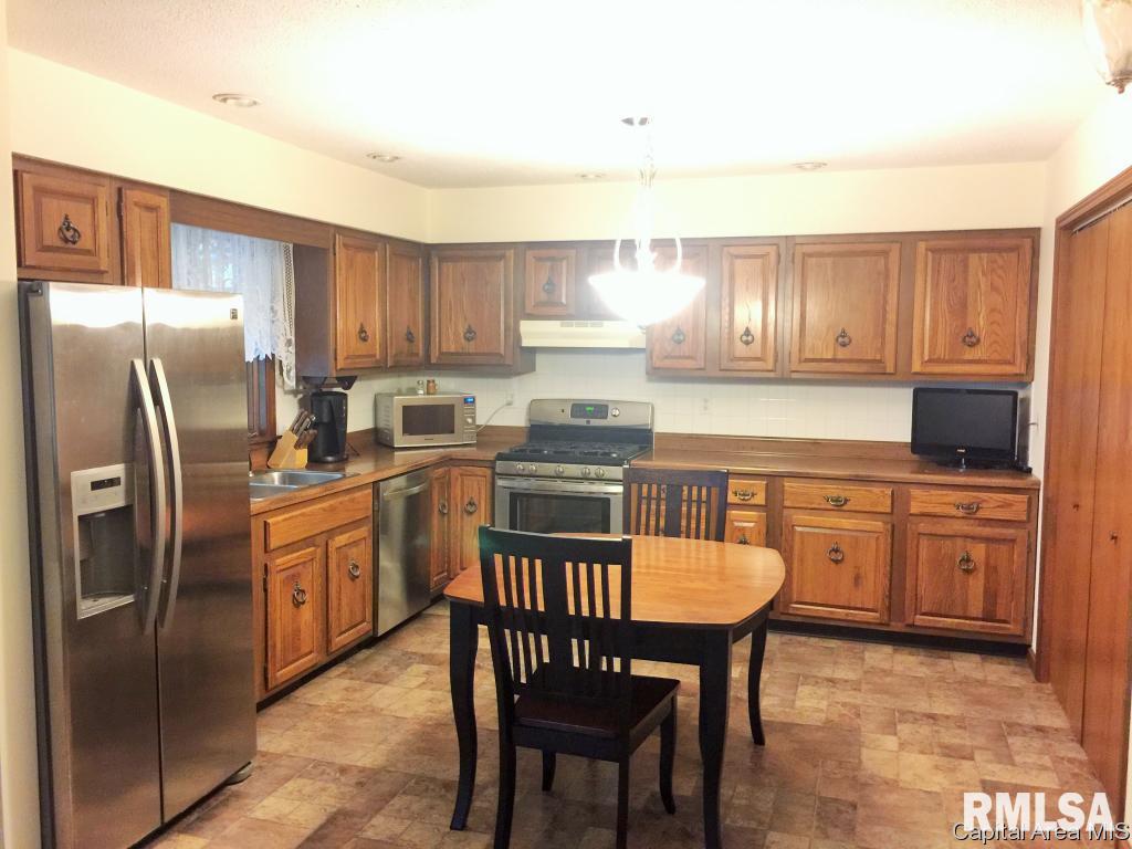 23 Galahad Drive Rochester, IL 62563 - Photo 7 of 29 Gallery Image 7