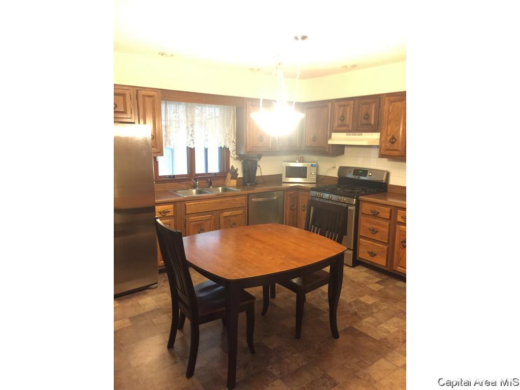 23 Galahad Drive Rochester, IL 62563 - Photo 8 of 29 Gallery Image 8