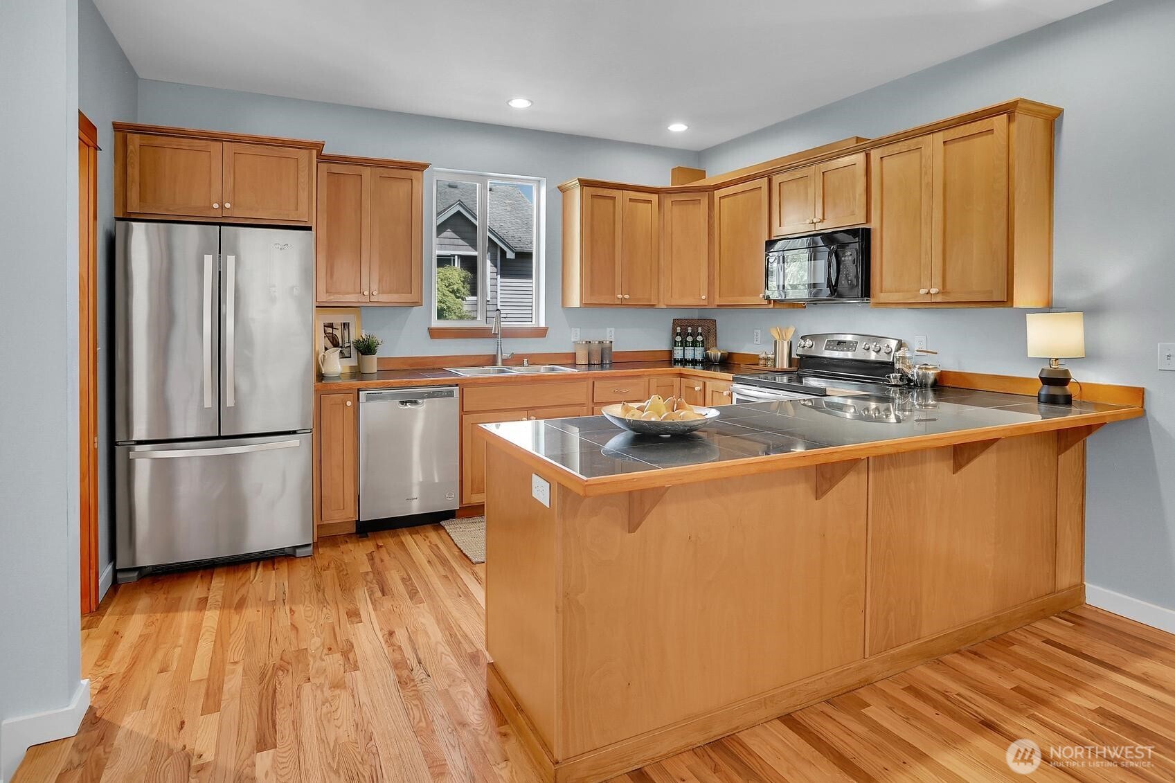 9236 Interlake Avenue North, Unit B Seattle, WA 98103 - Photo 7 of 20