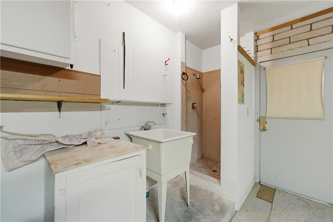 590 Ridgecrest Drive Kingman, AZ 86409 - Photo 26 of 33 a utility room with cabinets washer and dryer
