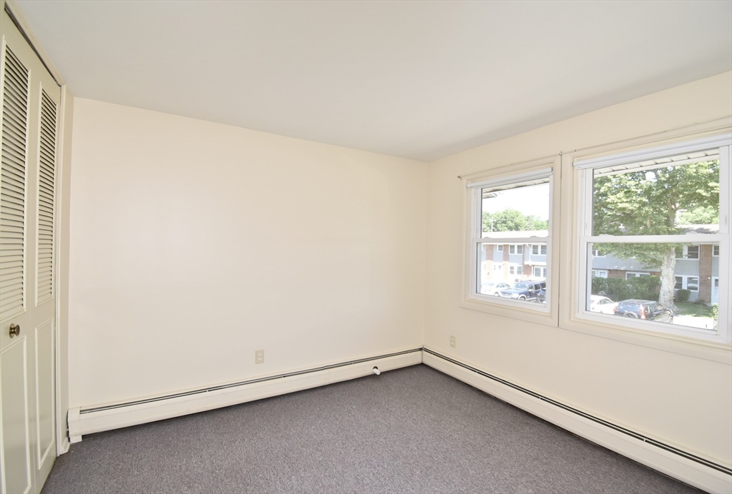 12 Manor Court, Unit 12 Springfield, MA 01118 - Photo 18 of 21