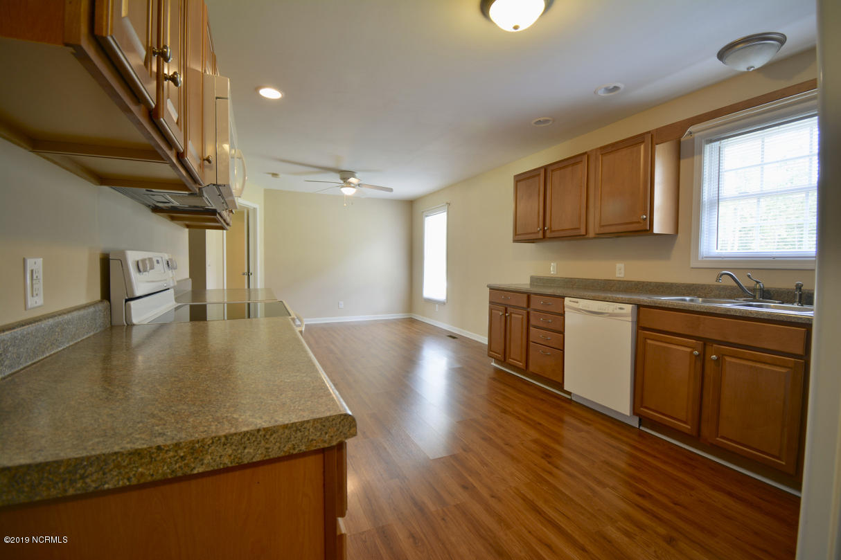 2090 Stone Chimney Road Southwest Supply, NC 28462 - Photo 11 of 29 Kitchen-Dining