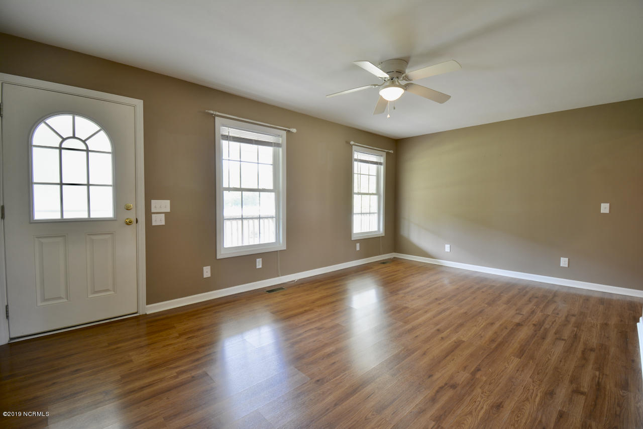 2090 Stone Chimney Road Southwest Supply, NC 28462 - Photo 15 of 29 Living Room