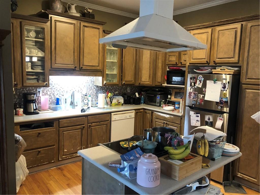 4532 High Rock Terrace Marietta, GA 30066 - Photo 33 of 40 a kitchen with a stove and a refrigerator