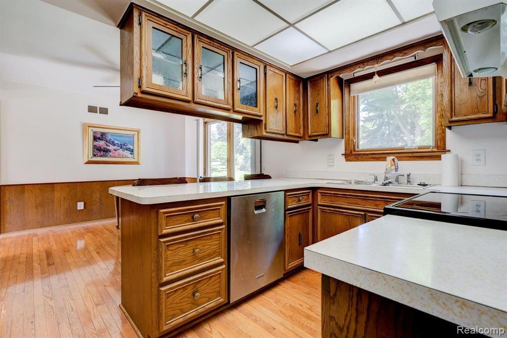 2240 Munster Road Rochester Hills, MI 48309 - Photo 9 of 25