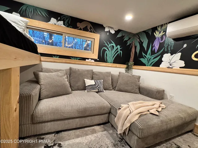 $2,100 | 261 Overlook Drive, East Stroudsburg, PA 18301