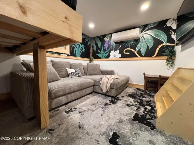 $2,100 | 261 Overlook Drive, East Stroudsburg, PA 18301