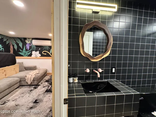 $2,100 | 261 Overlook Drive, East Stroudsburg, PA 18301