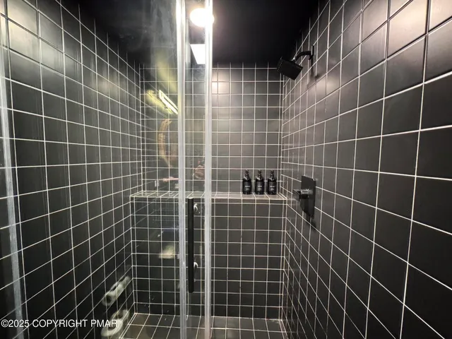 $2,100 | 261 Overlook Drive, East Stroudsburg, PA 18301