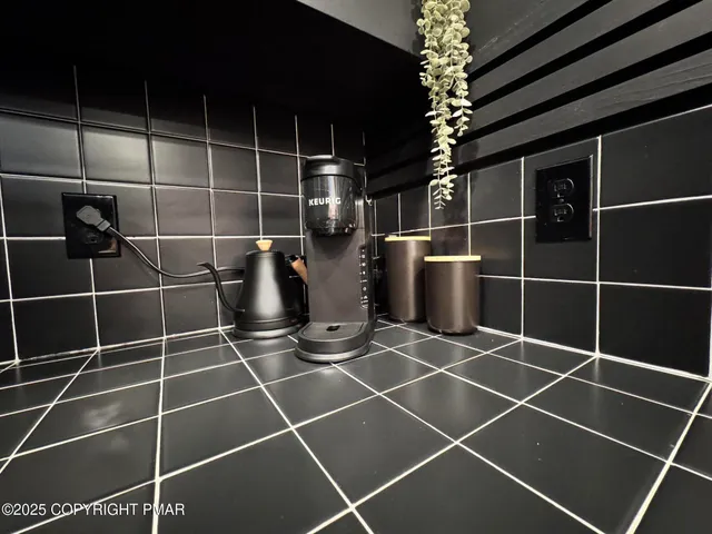 $2,100 | 261 Overlook Drive, East Stroudsburg, PA 18301