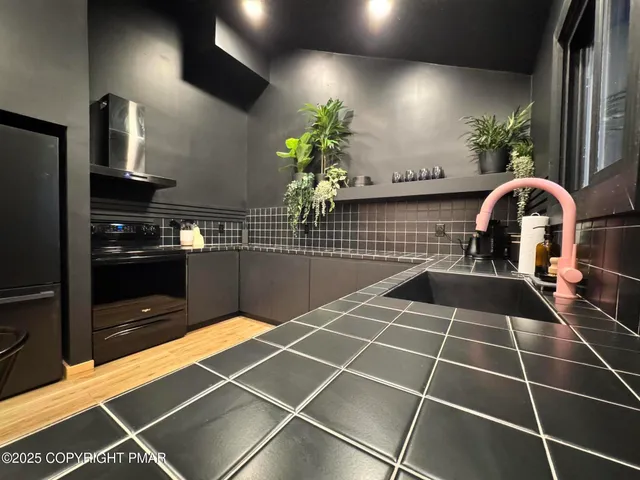 $2,100 | 261 Overlook Drive, East Stroudsburg, PA 18301