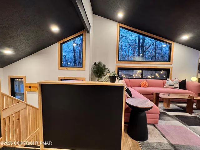 $2,100 | 261 Overlook Drive, East Stroudsburg, PA 18301