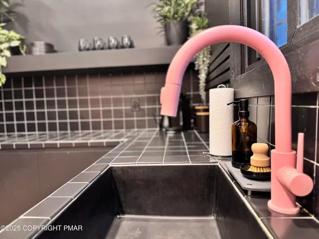 $2,100 | 261 Overlook Drive, East Stroudsburg, PA 18301