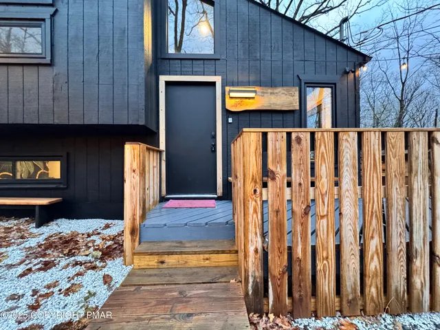 $2,100 | 261 Overlook Drive, East Stroudsburg, PA 18301