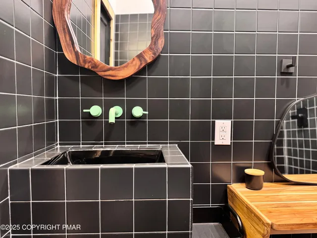 $2,100 | 261 Overlook Drive, East Stroudsburg, PA 18301