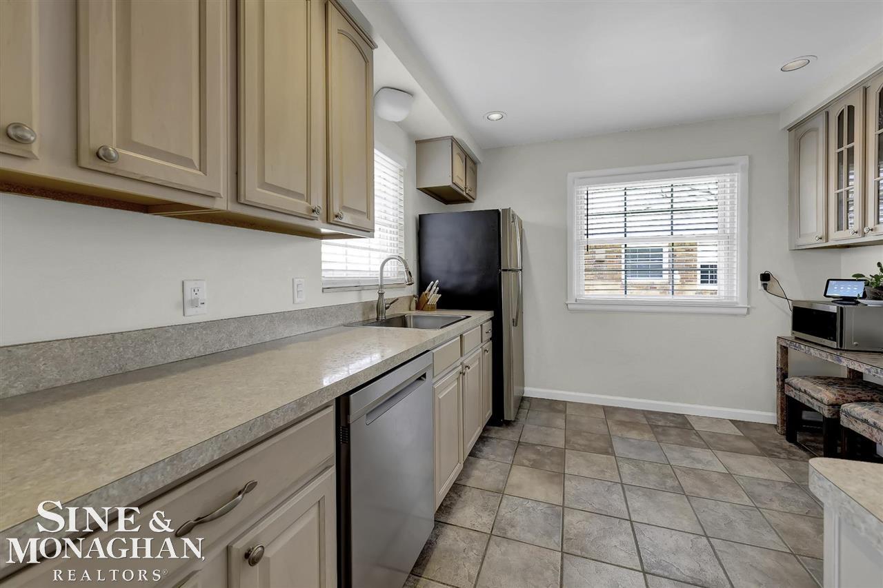 636 Cadieux Road Grosse Pointe, MI 48230 - Photo 10 of 29 Gallery Image 10