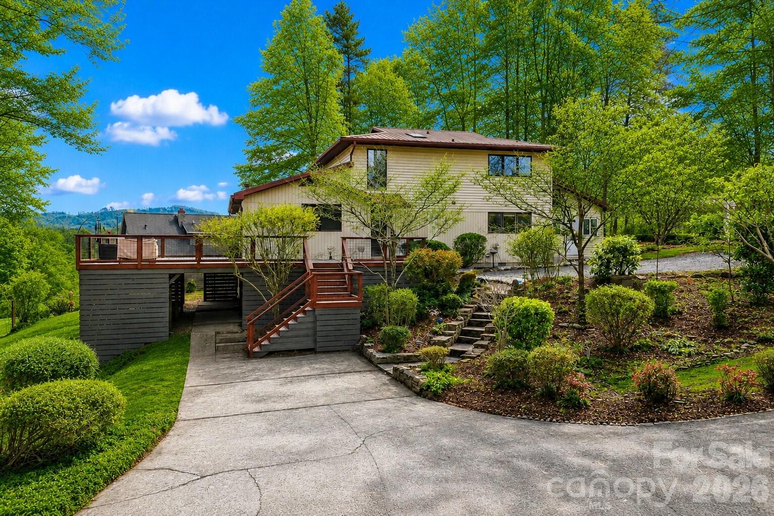 623 Owensby Road Hendersonville, NC 28792 - Photo 2 of 47