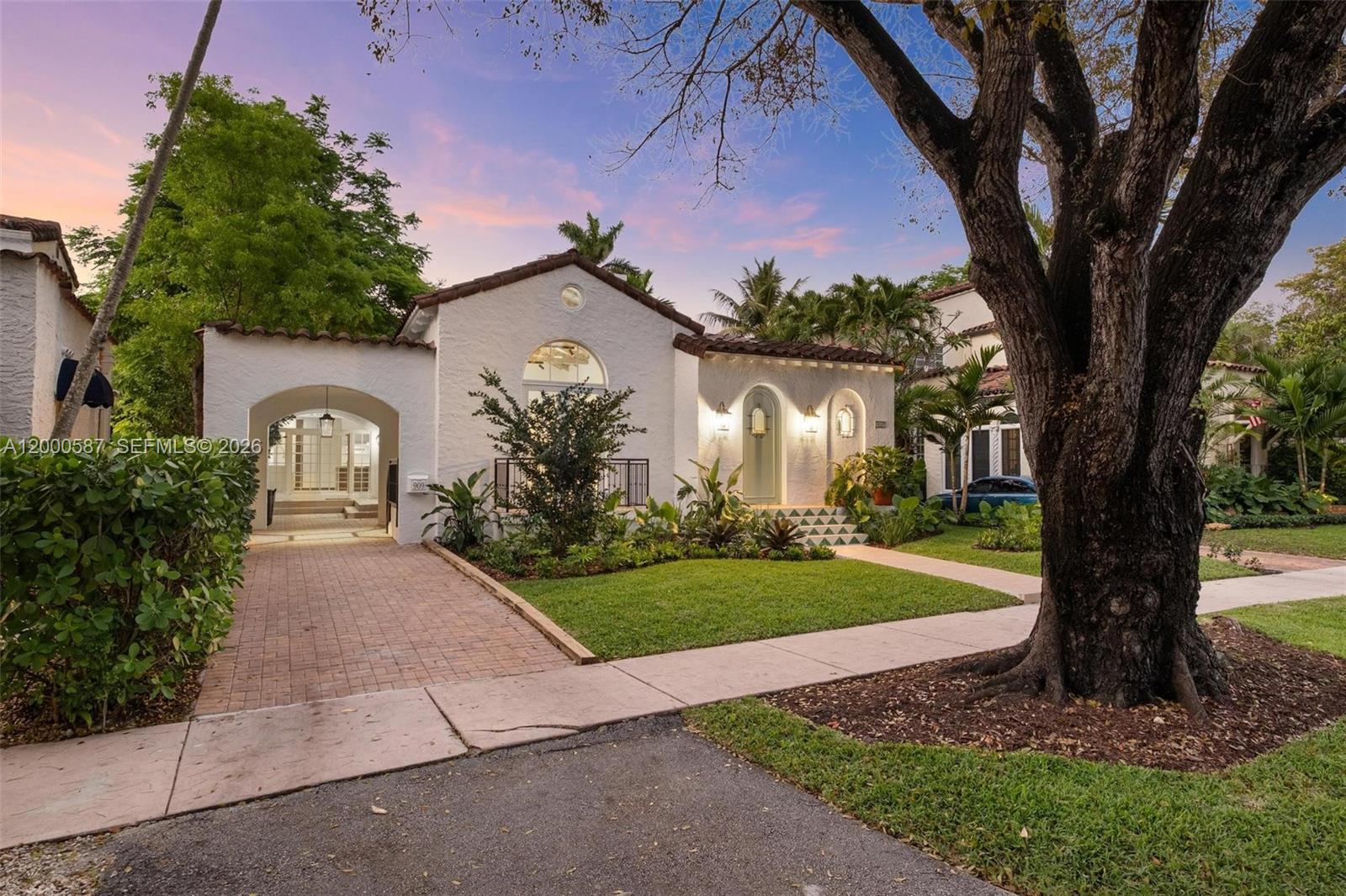 909 Roderigo Avenue Coral Gables, FL 33134 - Photo 3 of 34 Gallery Image 3