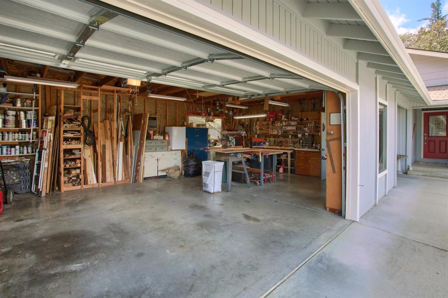 555 Keen Road Grants Pass, OR 97527 - Photo 32 of 35 Room for cars and work shop area!