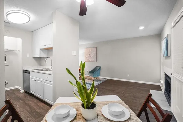 $1,150 | 4502 Gaston Avenue, Unit 319, Dallas, TX 75246