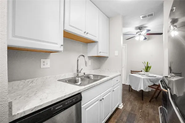 $1,150 | 4502 Gaston Avenue, Unit 319, Dallas, TX 75246