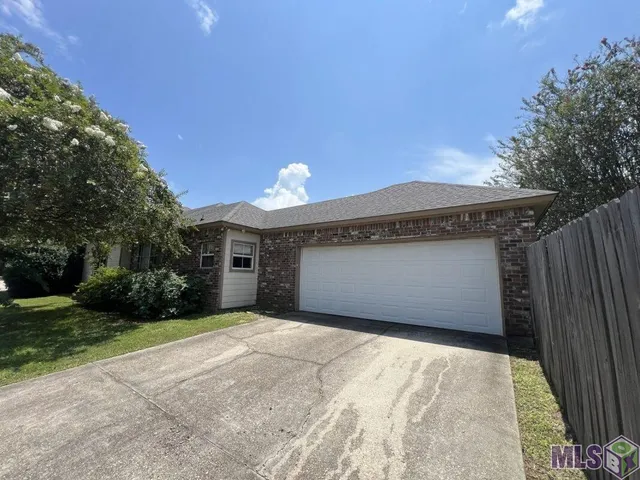 $2,025 | 5518 Arialo Drive, Baton Rouge, LA 70820