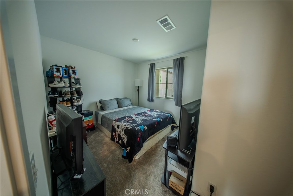364 Castaic Way Rialto, CA 92377 - Photo 35 of 73