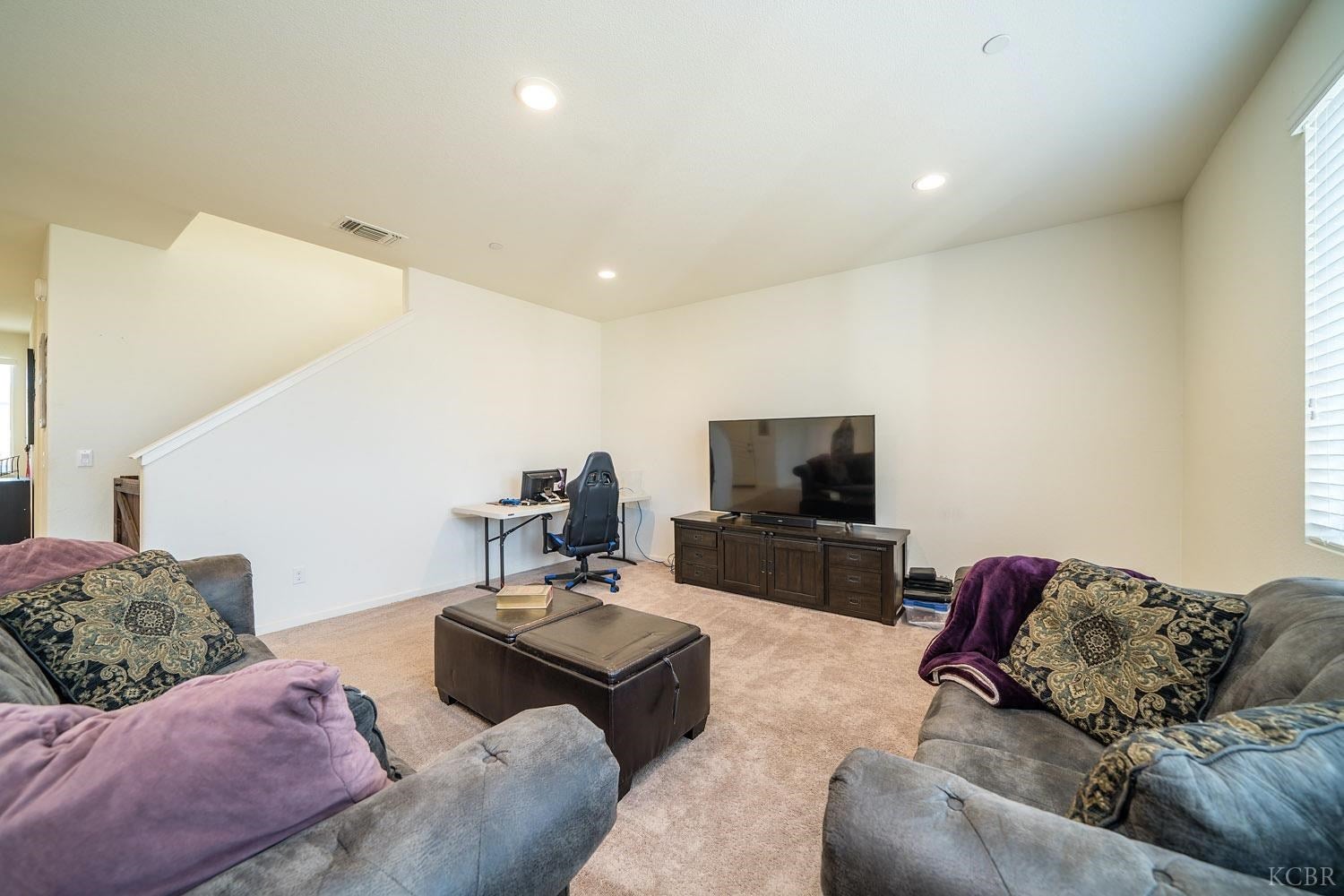 1059 Jade Way Lemoore, CA 93245 - Photo 5 of 25 Gallery Image 5