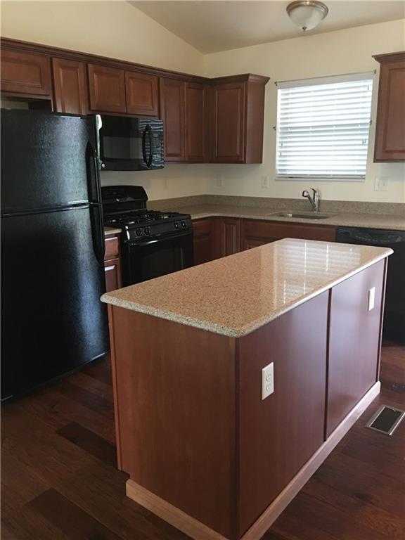 202 West Country Barn Road Houston, PA 15342 - Photo 4 of 22 Kitchen with island