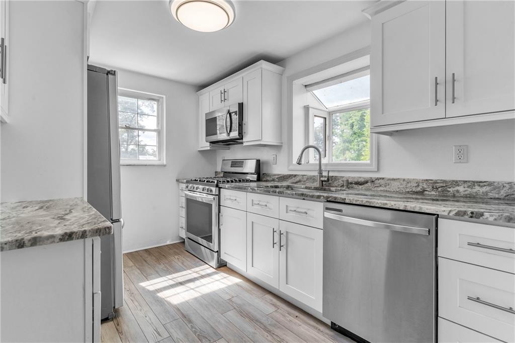 1281 Kirsopp Avenue Pittsburgh, PA 15220 - Photo 13 of 41