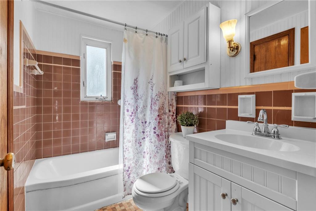 1281 Kirsopp Avenue Pittsburgh, PA 15220 - Photo 19 of 41