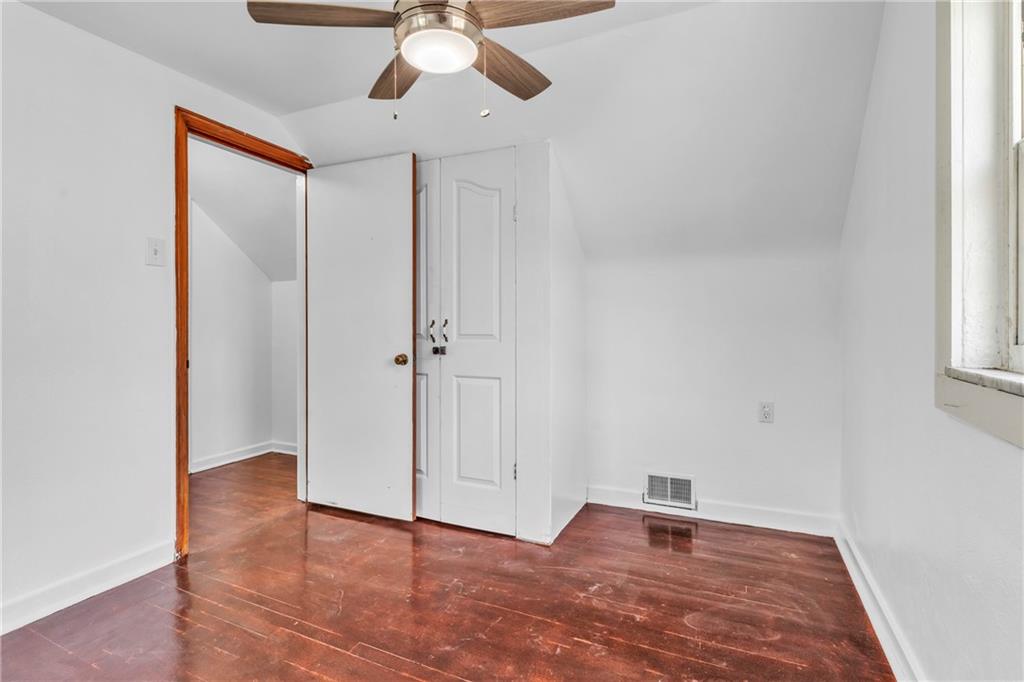 1281 Kirsopp Avenue Pittsburgh, PA 15220 - Photo 22 of 41