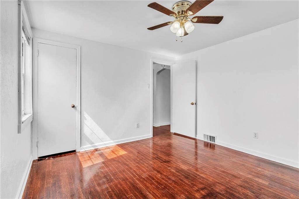 1281 Kirsopp Avenue Pittsburgh, PA 15220 - Photo 24 of 41