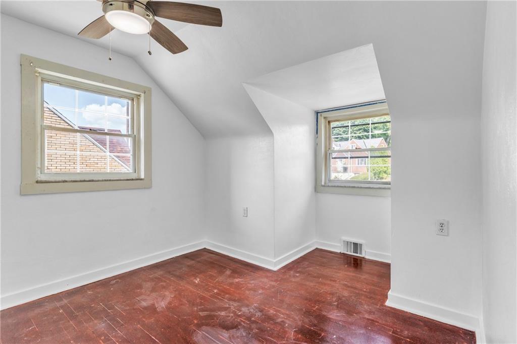 1281 Kirsopp Avenue Pittsburgh, PA 15220 - Photo 26 of 41