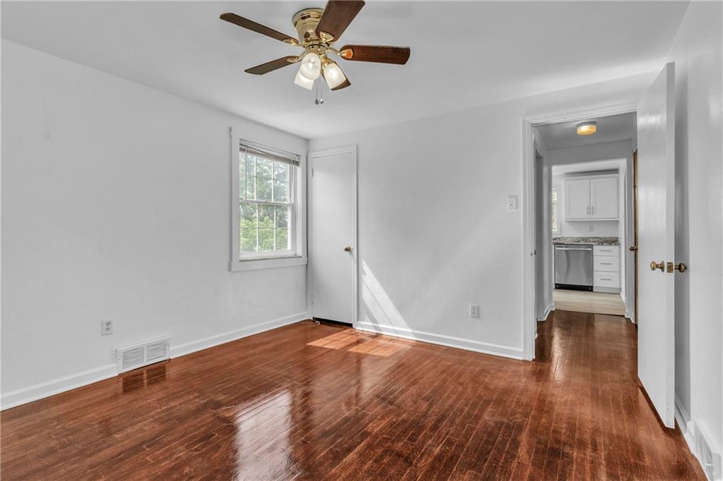 1281 Kirsopp Avenue Pittsburgh, PA 15220 - Photo 4 of 41