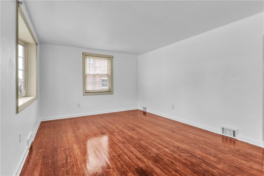 1281 Kirsopp Avenue Pittsburgh, PA 15220 - Photo 5 of 41