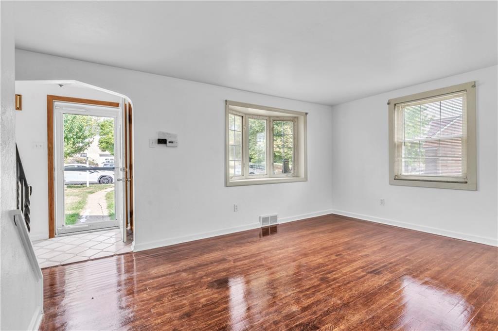 1281 Kirsopp Avenue Pittsburgh, PA 15220 - Photo 6 of 41