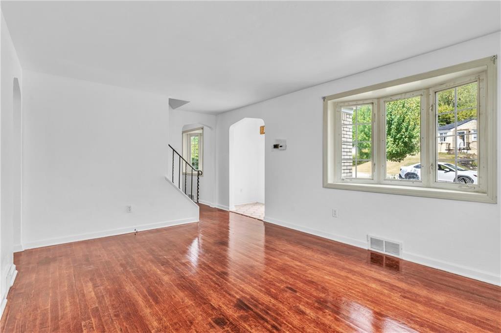 1281 Kirsopp Avenue Pittsburgh, PA 15220 - Photo 8 of 41