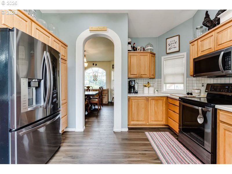 36 Ocean Dunes Drive Florence, OR 97439 - Photo 14 of 40 a kitchen with stainless steel appliances granite countertop a refrigerator a stove top oven and sink