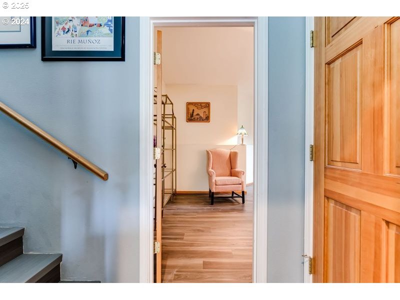 36 Ocean Dunes Drive Florence, OR 97439 - Photo 28 of 40 a view of a bedroom from a hallway