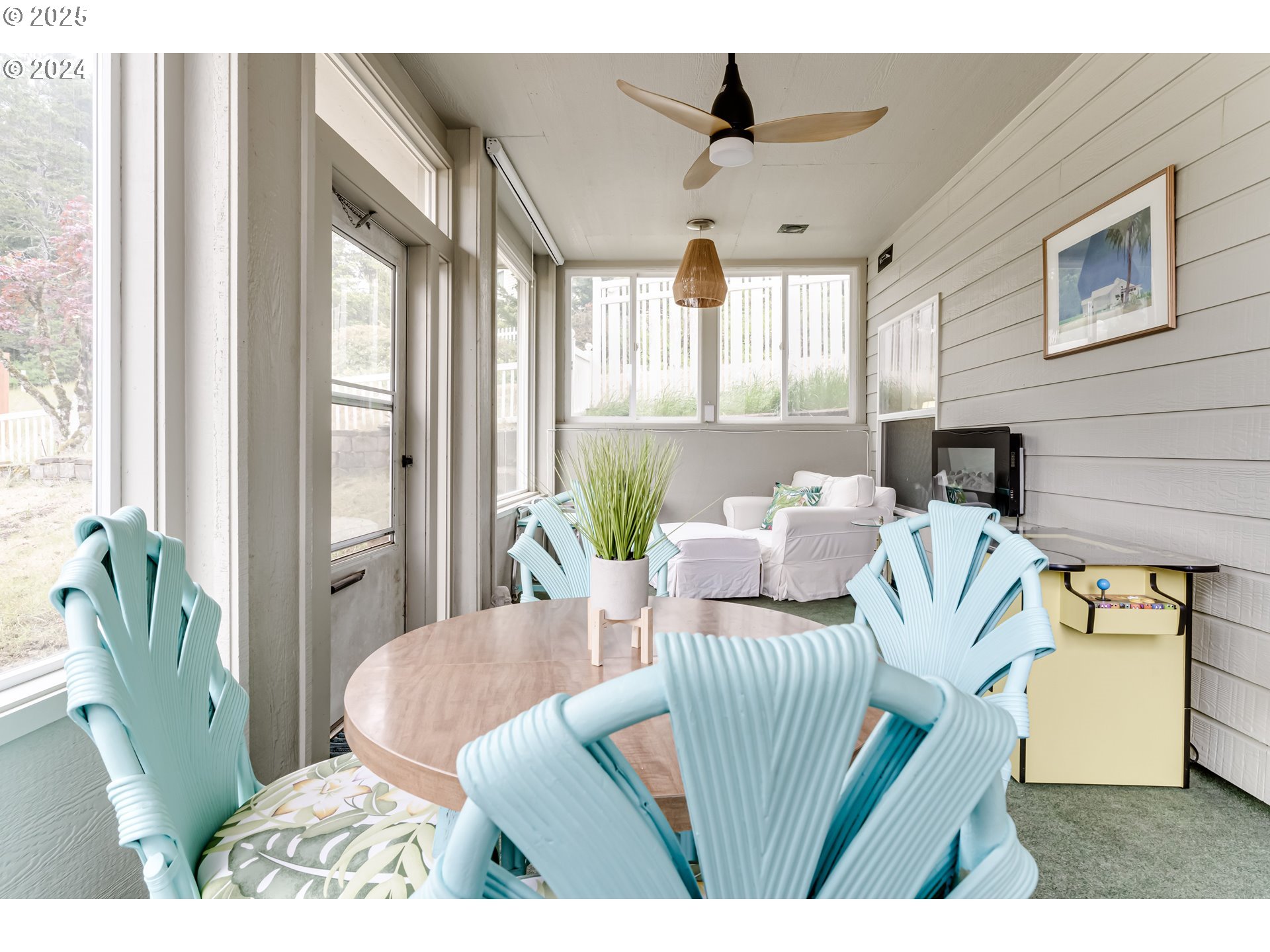 36 Ocean Dunes Drive Florence, OR 97439 - Photo 37 of 40 a living room with furniture and a large window
