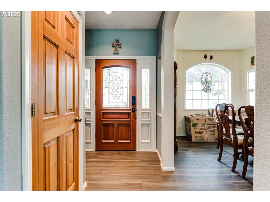 36 Ocean Dunes Drive Florence, OR 97439 - Photo 7 of 40 a view of living room and kitchen