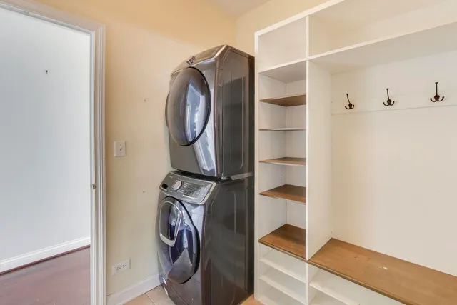 $949,000 | 1325 Grantham Drive, Schaumburg, IL 60193